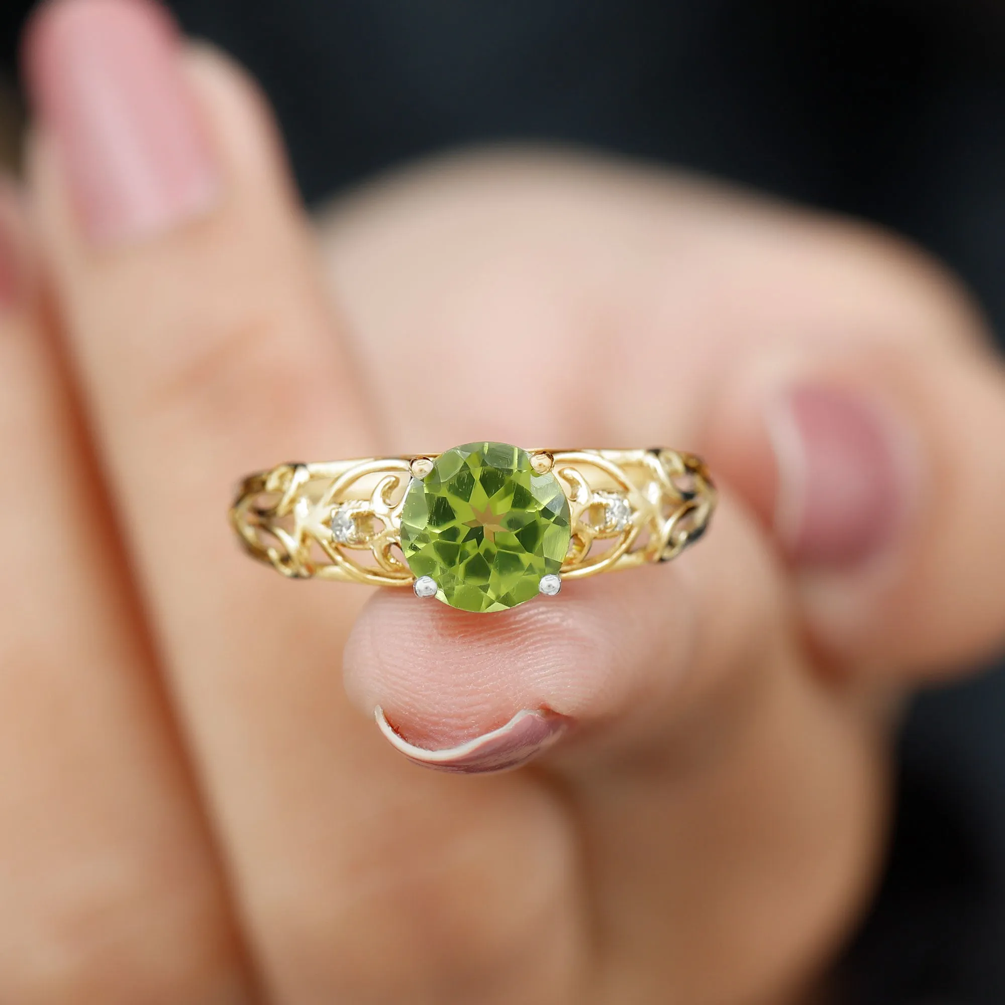 1.25 CT Antique Peridot Solitaire Ring with Diamond Accent