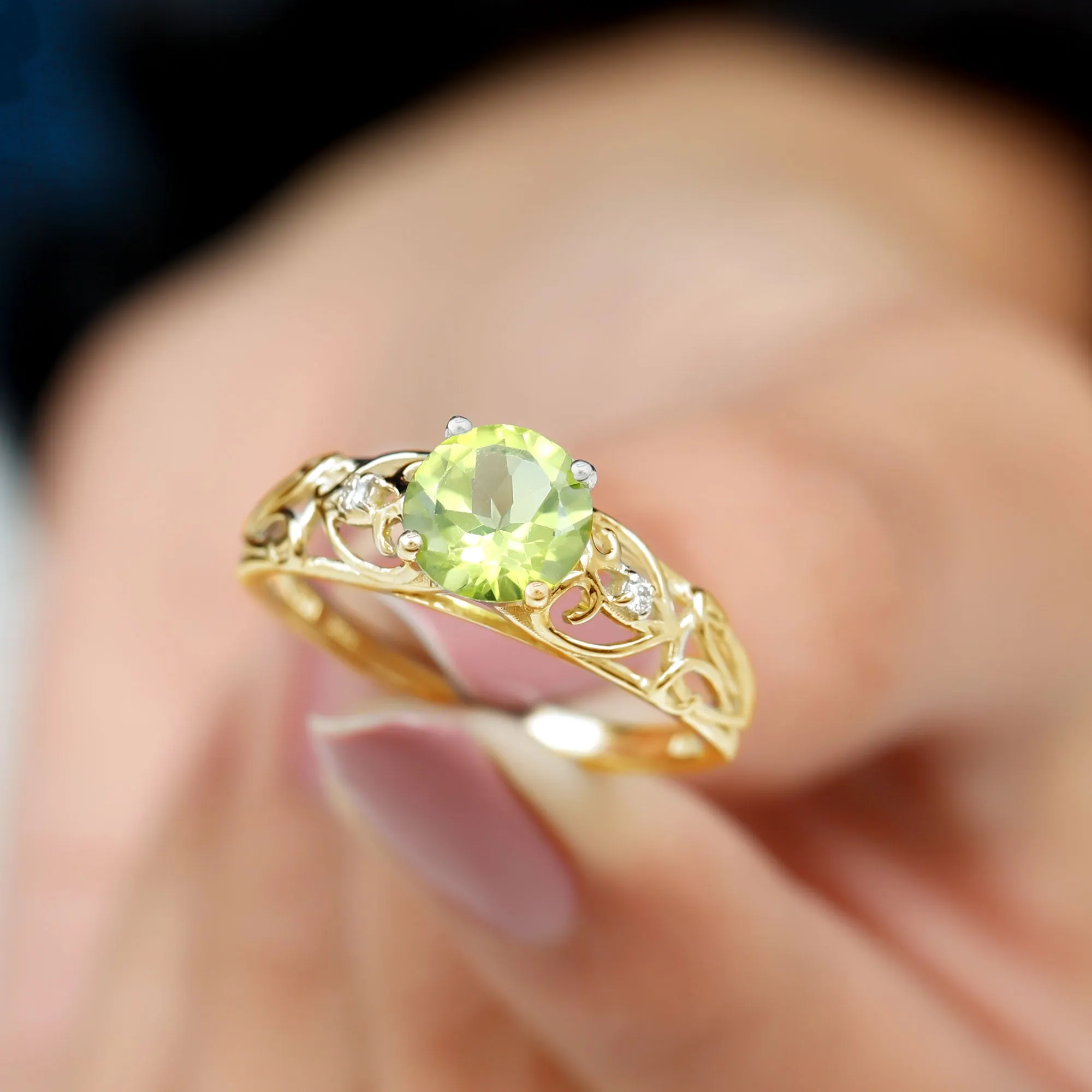 1.25 CT Antique Peridot Solitaire Ring with Diamond Accent