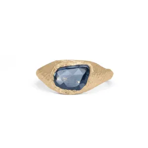 18K Signet Ring in Blue Sapphire