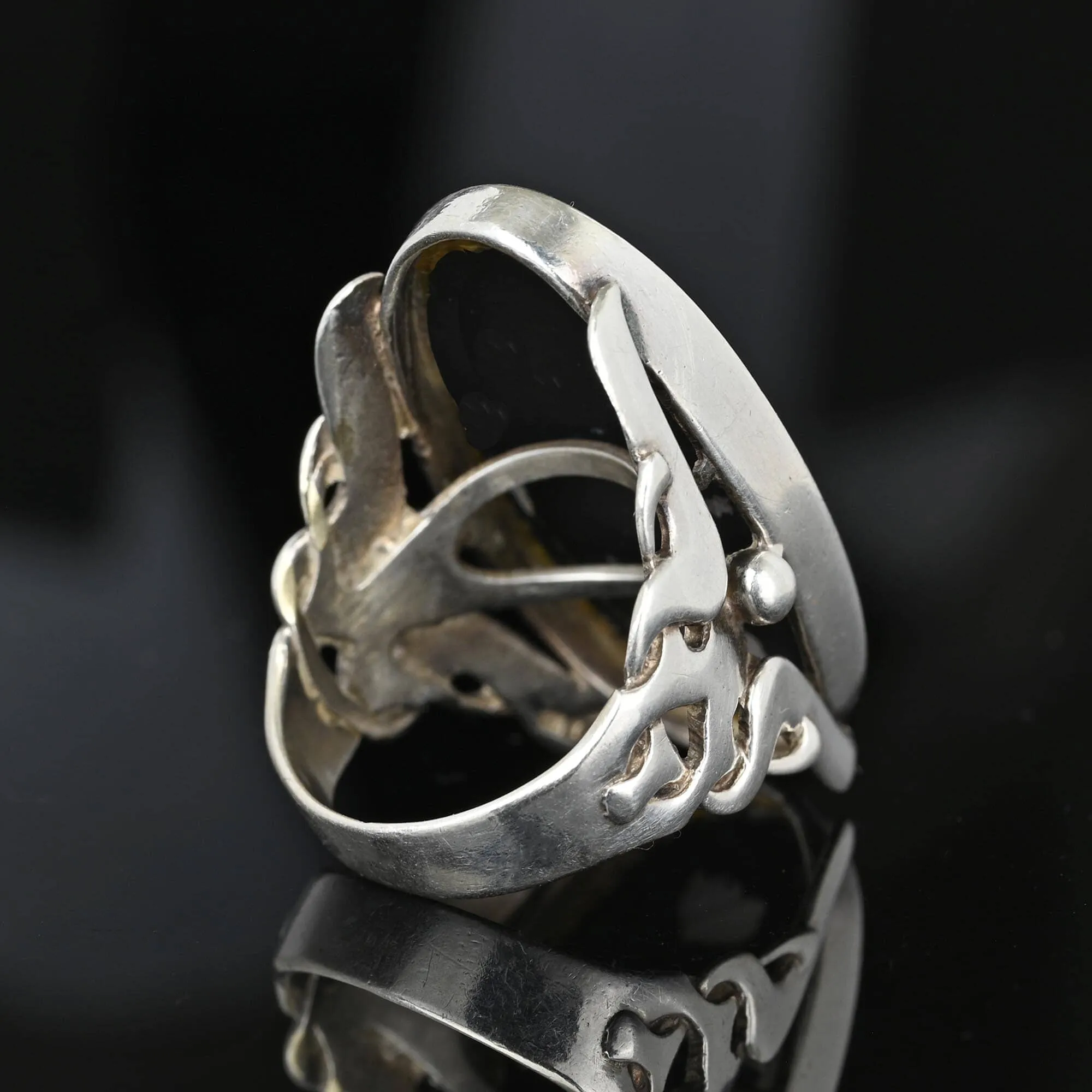 Arts & Crafts Scottish Montrose Agate Ring in Silver