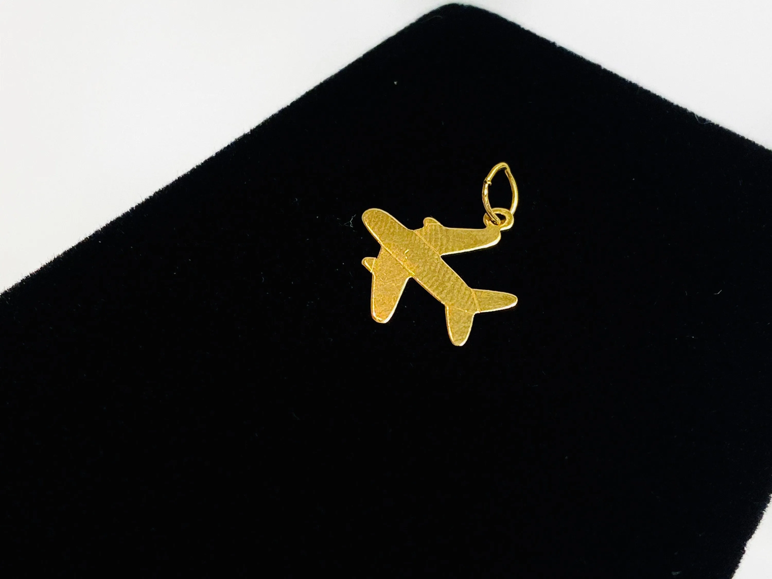 Captivating 1.23mm X 14mm Airplane w/Ring Shaped Findings/Charms Sku #420-C