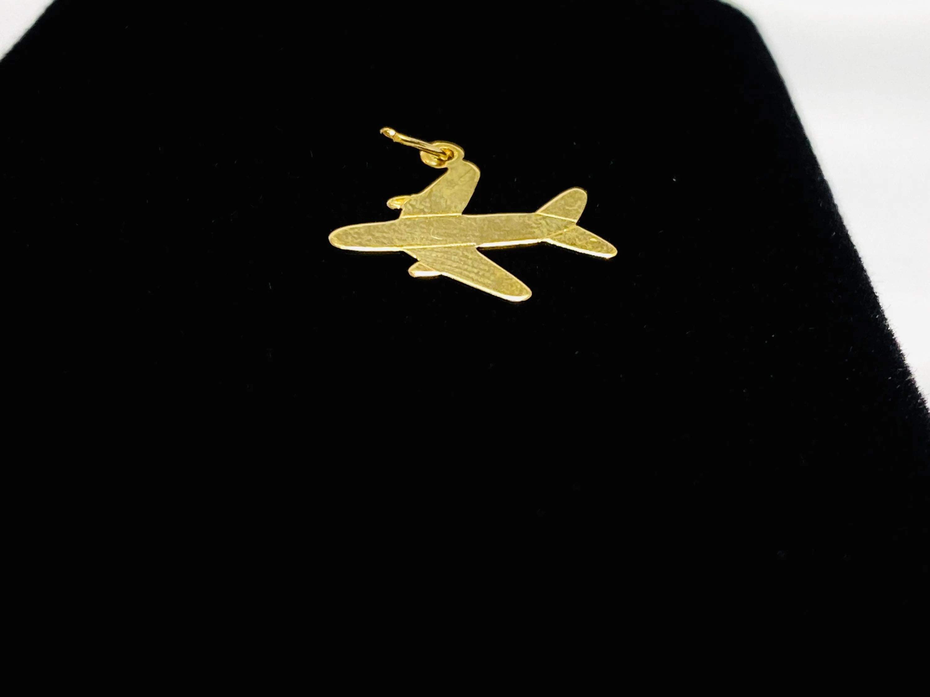 Captivating 1.23mm X 14mm Airplane w/Ring Shaped Findings/Charms Sku #420-C