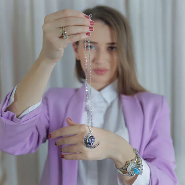 Cettia - A divine necklace with a zodiac sign