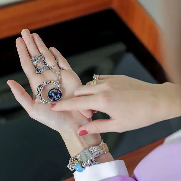 Cettia - A divine necklace with a zodiac sign