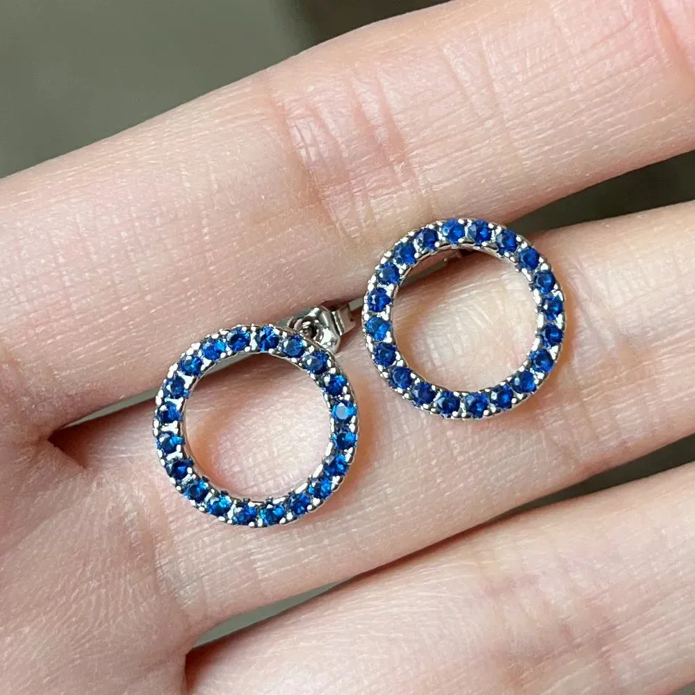 Ne'w Delicate Hollow Out Circle Stud Earrings Full Paved CZ Stone Simple Stylish Women's Earring Daily Collocation Accessories