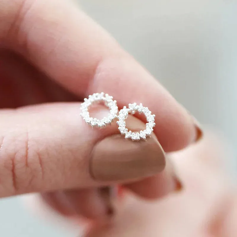 Ne'w Delicate Hollow Out Circle Stud Earrings Full Paved CZ Stone Simple Stylish Women's Earring Daily Collocation Accessories