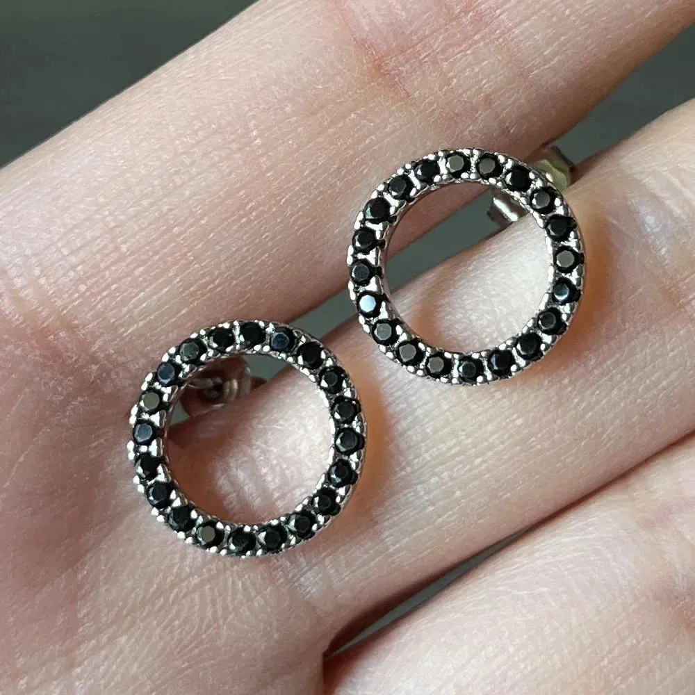 Ne'w Delicate Hollow Out Circle Stud Earrings Full Paved CZ Stone Simple Stylish Women's Earring Daily Collocation Accessories