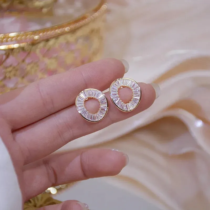 Ne'w Delicate Hollow Out Circle Stud Earrings Full Paved CZ Stone Simple Stylish Women's Earring Daily Collocation Accessories