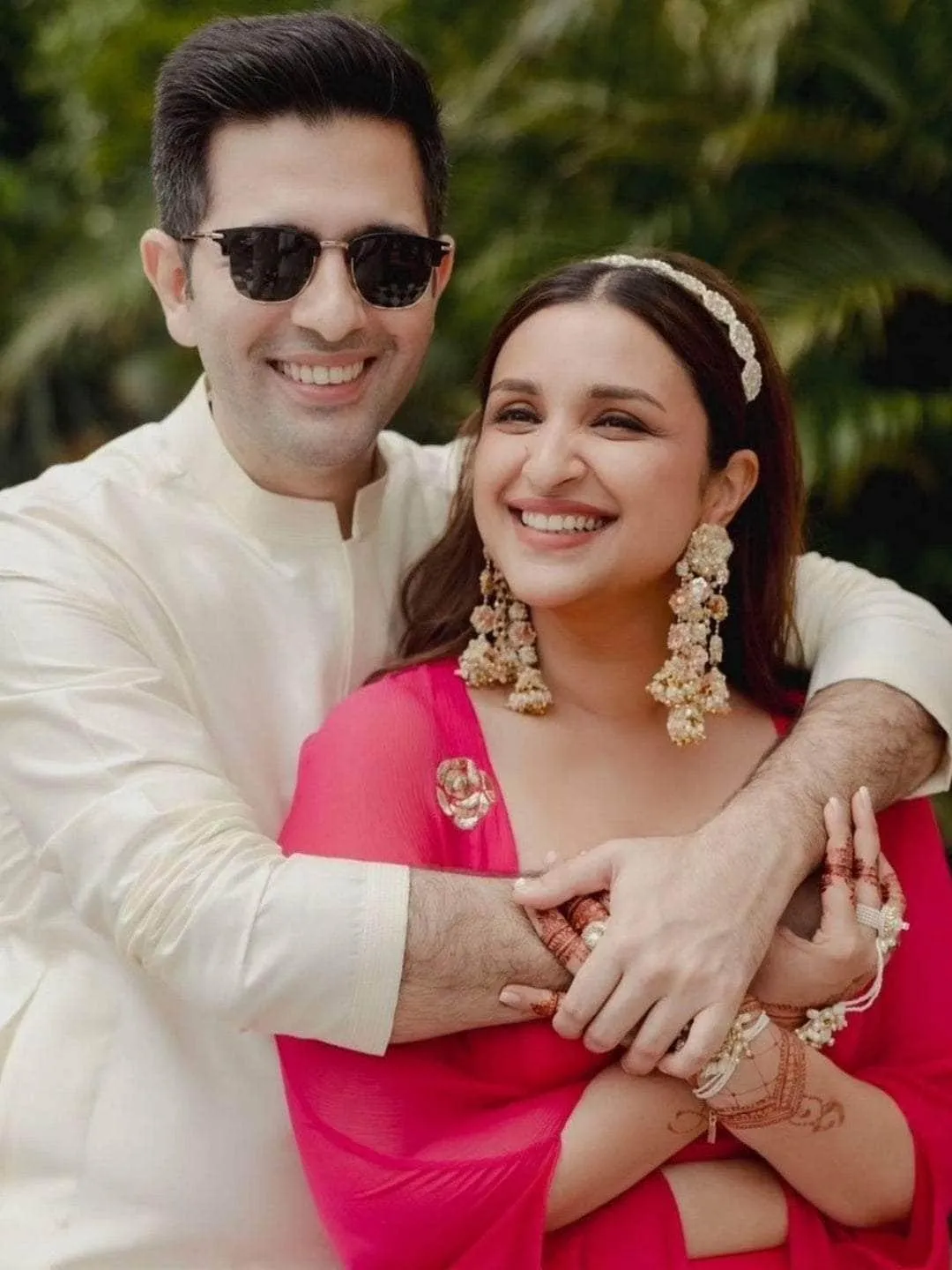 Parineeti Chopra In Floral Kundan Studded Hair Band