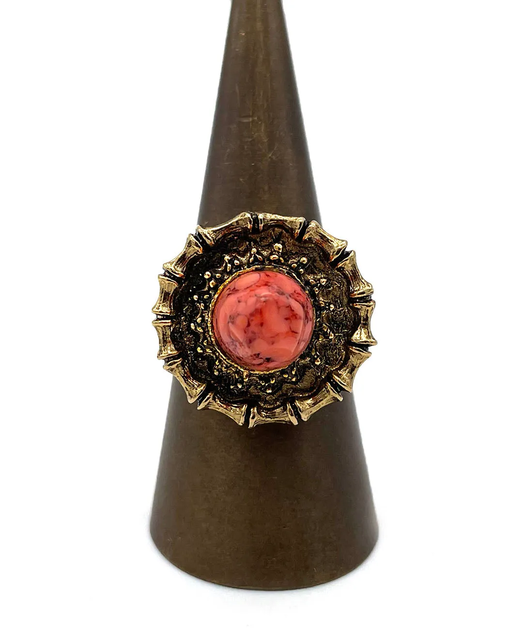 【USA輸入】ヴィンテージ VOGUE サーモンピンク ルーサイト リング/Vintage VOGUE Pink Lucite Ring